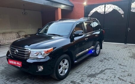 Toyota Land Cruiser 200, 2014 год, 4 300 000 рублей, 2 фотография