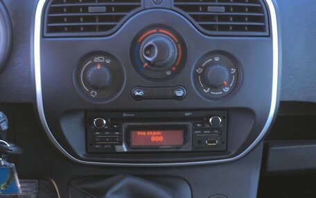 Renault Kangoo II рестайлинг, 2014 год, 1 800 000 рублей, 19 фотография