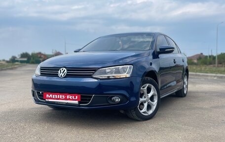 Volkswagen Jetta VI, 2013 год, 975 000 рублей, 2 фотография