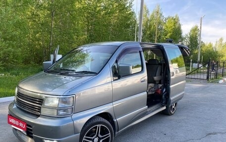 Nissan Elgrand I, 2000 год, 730 000 рублей, 10 фотография