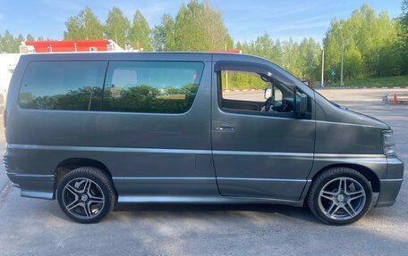 Nissan Elgrand I, 2000 год, 730 000 рублей, 21 фотография