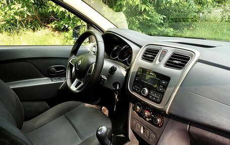 Renault Logan II, 2019 год, 950 000 рублей, 7 фотография