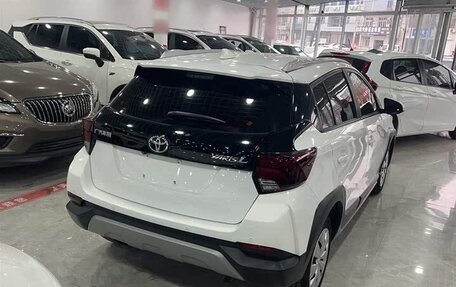 Toyota Yaris, 2021 год, 1 195 000 рублей, 2 фотография