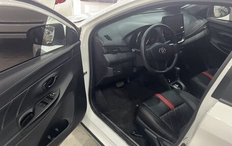 Toyota Yaris, 2021 год, 1 195 000 рублей, 5 фотография