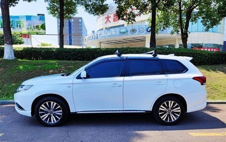 Mitsubishi Outlander III рестайлинг 3, 2022 год, 2 900 275 рублей, 5 фотография