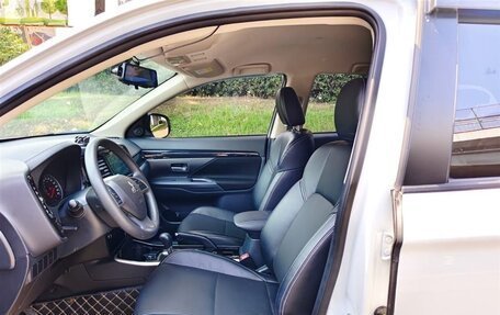 Mitsubishi Outlander III рестайлинг 3, 2022 год, 2 900 275 рублей, 7 фотография