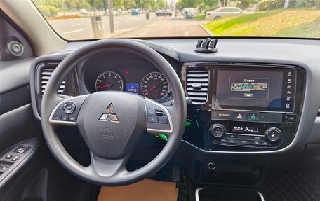 Mitsubishi Outlander III рестайлинг 3, 2022 год, 2 900 275 рублей, 10 фотография