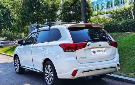 Mitsubishi Outlander III рестайлинг 3, 2022 год, 2 900 275 рублей, 3 фотография