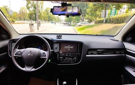 Mitsubishi Outlander III рестайлинг 3, 2022 год, 2 900 275 рублей, 9 фотография