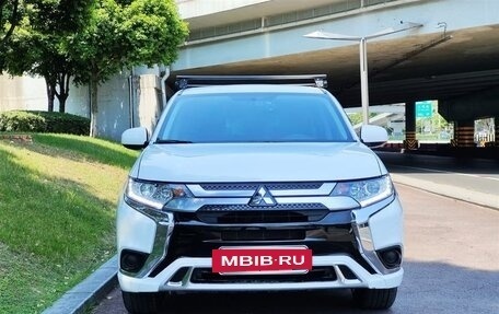 Mitsubishi Outlander III рестайлинг 3, 2022 год, 2 900 275 рублей, 2 фотография