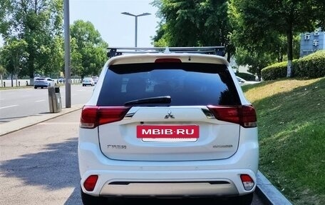 Mitsubishi Outlander III рестайлинг 3, 2022 год, 2 900 275 рублей, 4 фотография