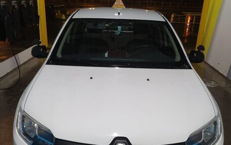Renault Logan II, 2018 год, 999 000 рублей, 2 фотография
