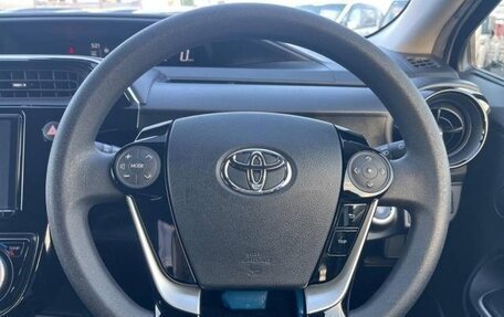 Toyota Aqua I, 2018 год, 1 290 100 рублей, 10 фотография