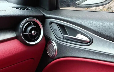 Alfa Romeo Stelvio, 2021 год, 3 000 111 рублей, 11 фотография