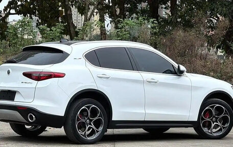 Alfa Romeo Stelvio, 2021 год, 3 000 111 рублей, 17 фотография
