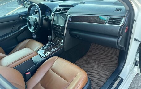 Toyota Camry, 2017 год, 2 090 000 рублей, 8 фотография