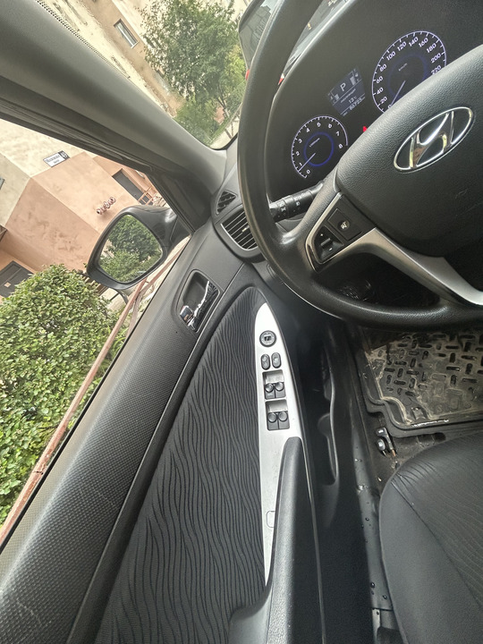 Hyundai Solaris I, 2012 год, 950 000 рублей, 17 фотография