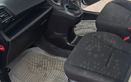 Toyota Ractis II, 2011 год, 850 000 рублей, 4 фотография