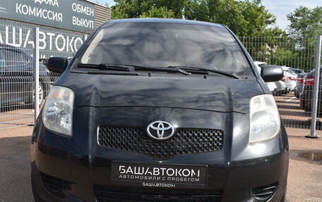 Toyota Yaris III рестайлинг, 2007 год, 490 000 рублей, 3 фотография