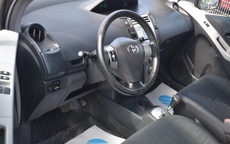 Toyota Yaris III рестайлинг, 2007 год, 490 000 рублей, 9 фотография
