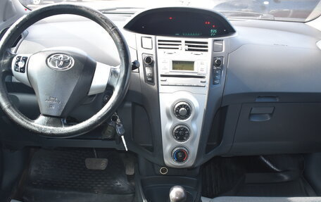 Toyota Yaris III рестайлинг, 2007 год, 490 000 рублей, 14 фотография