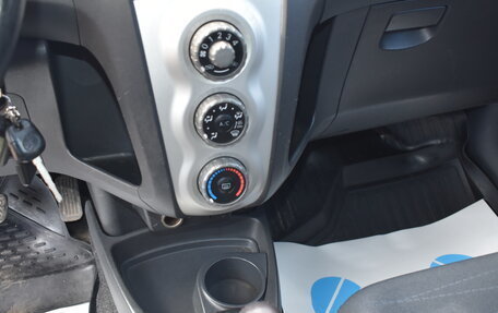 Toyota Yaris III рестайлинг, 2007 год, 490 000 рублей, 16 фотография