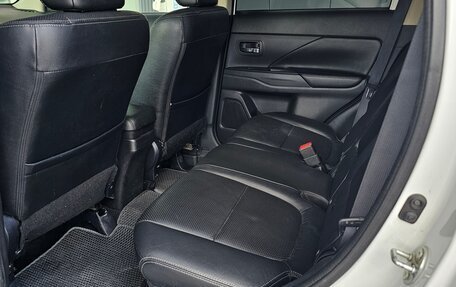 Mitsubishi Outlander III рестайлинг 3, 2013 год, 1 380 000 рублей, 10 фотография