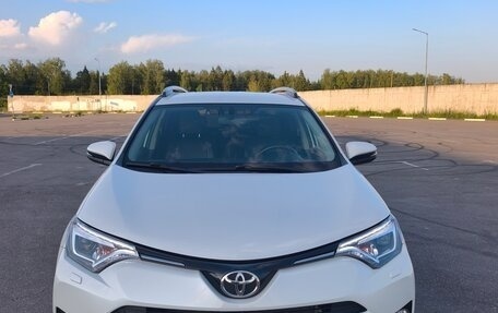 Toyota RAV4, 2015 год, 2 650 000 рублей, 2 фотография