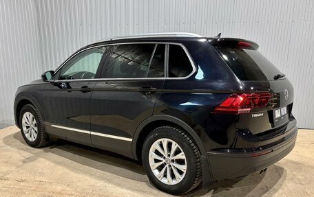 Volkswagen Tiguan II, 2017 год, 1 990 000 рублей, 2 фотография