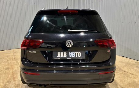 Volkswagen Tiguan II, 2017 год, 1 990 000 рублей, 3 фотография