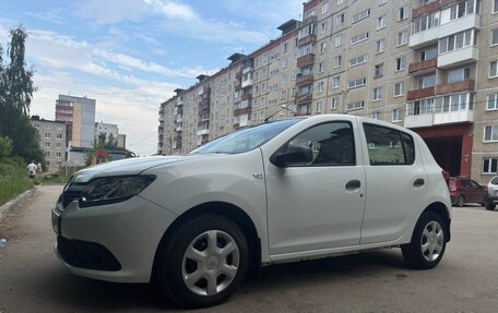 Renault Sandero II рестайлинг, 2015 год, 860 000 рублей, 2 фотография