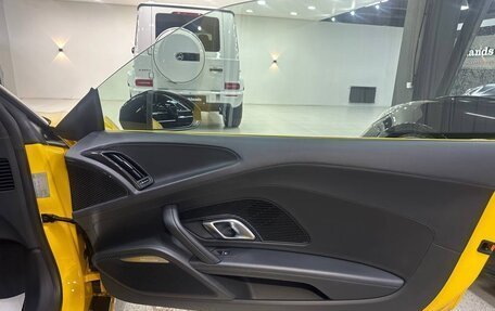 Audi R8, 2019 год, 16 000 000 рублей, 25 фотография