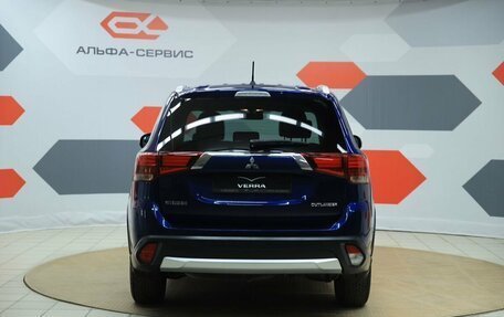 Mitsubishi Outlander III рестайлинг 3, 2015 год, 1 690 000 рублей, 6 фотография