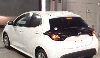 Toyota Yaris, 2021 год, 800 000 рублей, 4 фотография
