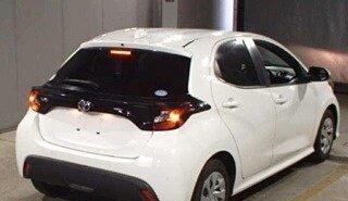 Toyota Yaris, 2021 год, 800 000 рублей, 2 фотография