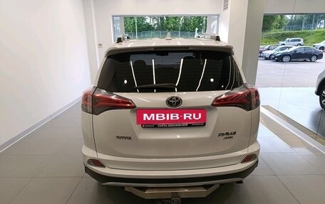 Toyota RAV4, 2018 год, 2 430 000 рублей, 5 фотография