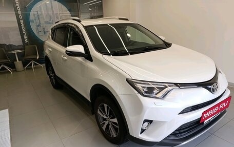 Toyota RAV4, 2018 год, 2 430 000 рублей, 3 фотография