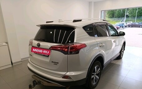 Toyota RAV4, 2018 год, 2 430 000 рублей, 4 фотография
