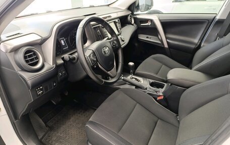 Toyota RAV4, 2018 год, 2 430 000 рублей, 7 фотография