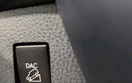 Toyota RAV4, 2018 год, 2 430 000 рублей, 15 фотография
