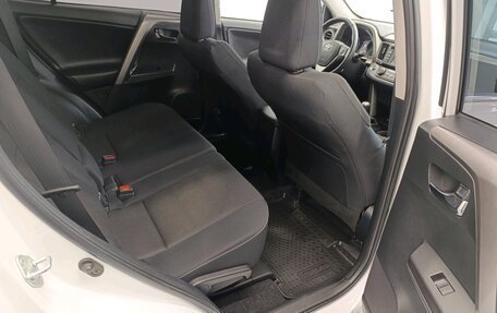 Toyota RAV4, 2018 год, 2 430 000 рублей, 11 фотография
