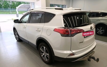 Toyota RAV4, 2018 год, 2 430 000 рублей, 6 фотография