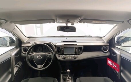 Toyota RAV4, 2018 год, 2 430 000 рублей, 21 фотография
