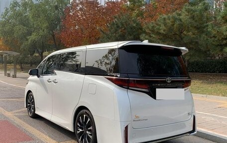 Toyota Vellfire, 2023 год, 13 000 777 рублей, 4 фотография