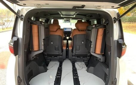 Toyota Vellfire, 2023 год, 13 000 777 рублей, 13 фотография