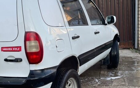 Chevrolet Niva I рестайлинг, 2003 год, 300 000 рублей, 5 фотография
