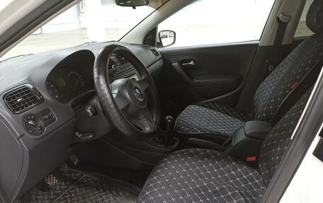 Volkswagen Polo VI (EU Market), 2013 год, 450 000 рублей, 16 фотография