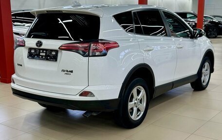 Toyota RAV4, 2018 год, 2 490 000 рублей, 3 фотография