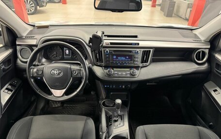 Toyota RAV4, 2018 год, 2 490 000 рублей, 12 фотография