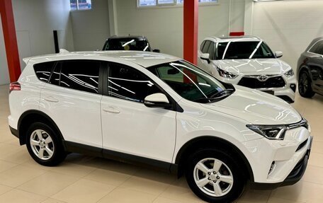 Toyota RAV4, 2018 год, 2 490 000 рублей, 4 фотография